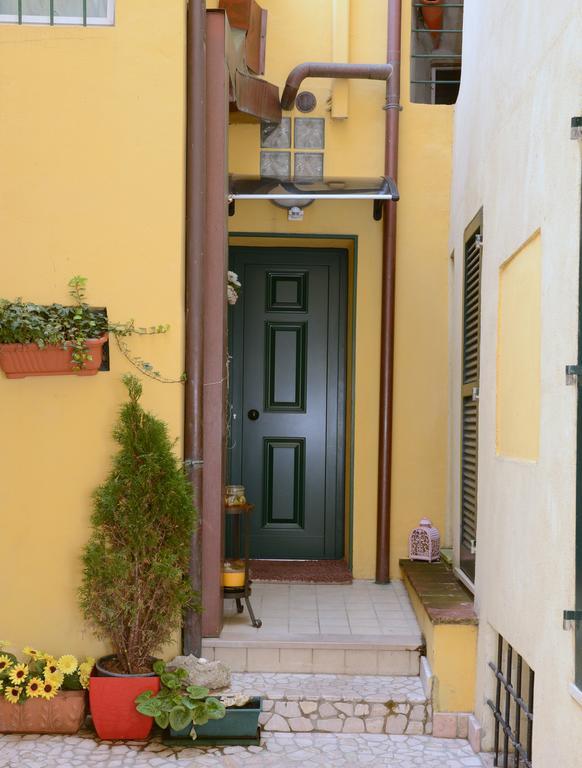 B&B Aurora Domus D'A-Mare Pesaro Eksteriør bilde